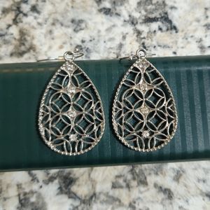 VINTAGE tear drop silver earrings! Beautiful!